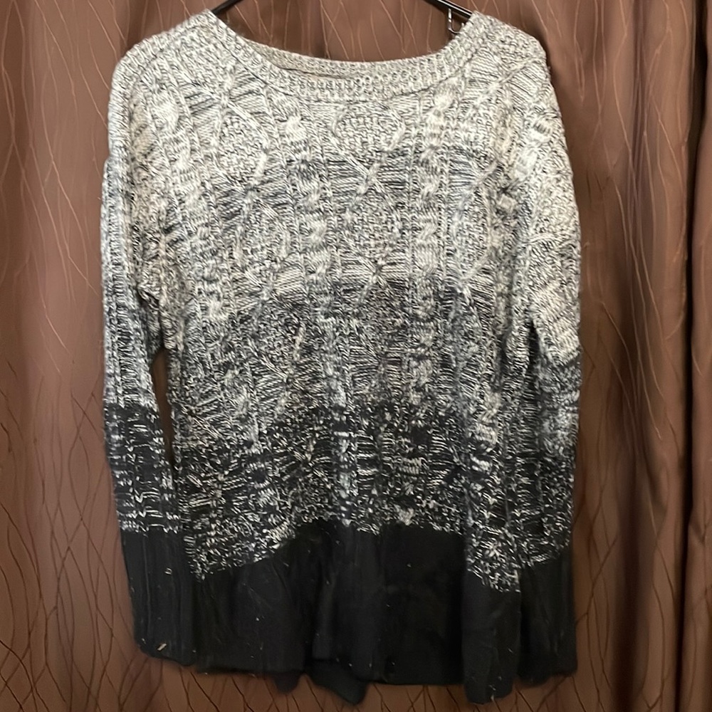 Scoop neck sweater’